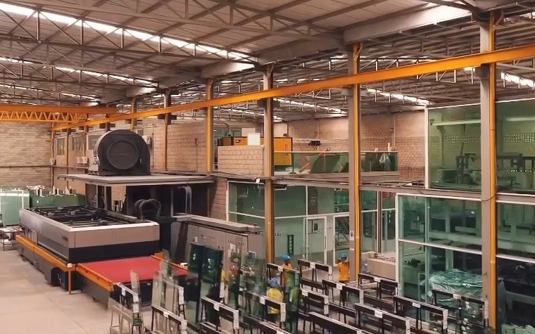Interior de la planta de Olglass en Barranquilla